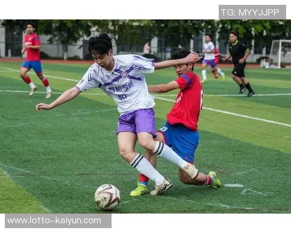 我们的足球球衣:传承激情与梦想的象征,展现团队精神与个性风采 我们的足球球衣:传承激情与梦想的象征,展现团队精神与个性风采